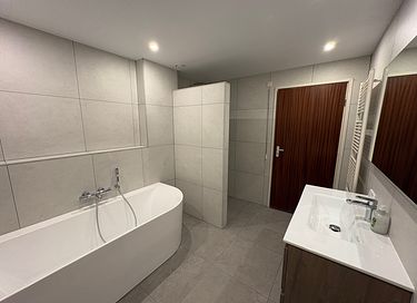 Finse bungalow met sauna & hottub in het bos - 13
