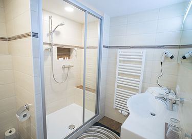 Sfeervolle hotelkamer met bergzicht - 6