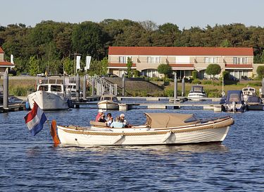 Vakantiewoning met tuin op waterrijk park - 11