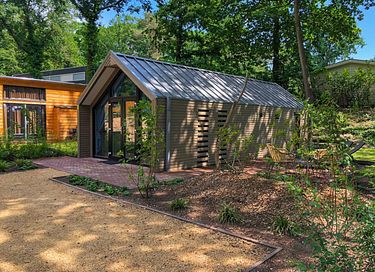 Cozy overnight stay in detached tiny house - 9