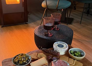 Romantic glamping lodge with private hot tub - 9