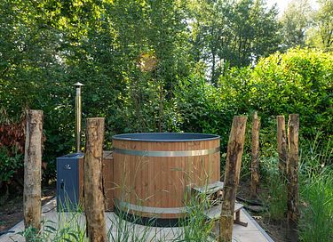 Chalet avec bain à remous dans un parc - 2