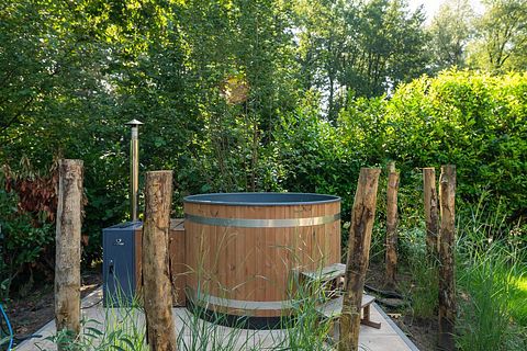Chalet avec bain à remous dans un parc - 2