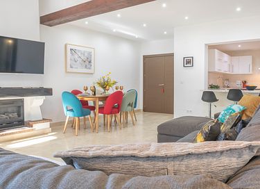Large holiday home with private pool and garden - 14