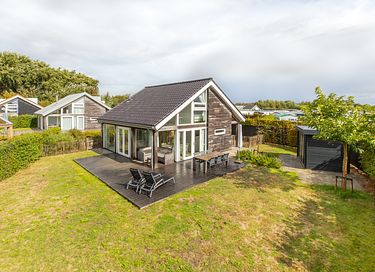 Luxury family villa close to the sea