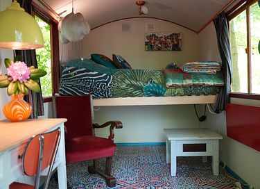 Colorful gipsy wagon in the Groningen forest - 11