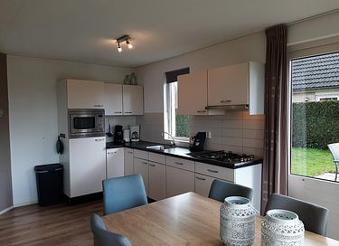 Maison spacieuse avec cheminée confortable - 5