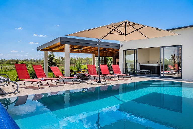 Villa con piscina, sauna e idromassaggio sull'acqua - 1