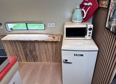 Uniek overnachten in een retro streamcamper - 12