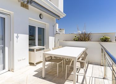 Luxury apartment with sea view on the beach - 2
