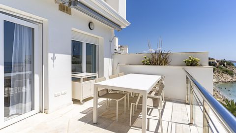 Luxury apartment with sea view on the beach - 2