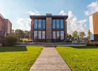 Villa met sauna op park aan het water