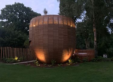 Chalet design avec bain à remous, sauna et terrasse sur le toit - 24