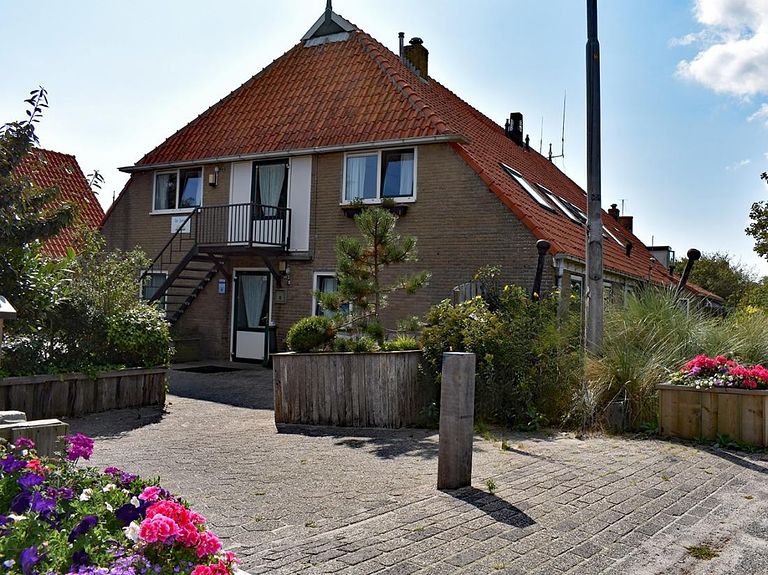 Cozy hotel close to the sea on Terschelling - 1