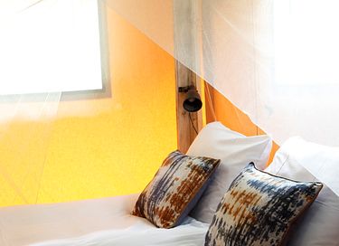 Luxe glampingtent in het bos met buitenbad - 19