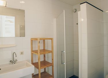 Rietgedekte villa met uitzicht over het meer - 21