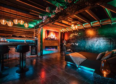 Luxury private wellness suite with pool - 4
