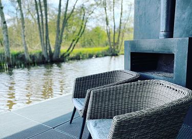 Belle péniche au design contemporain - 3