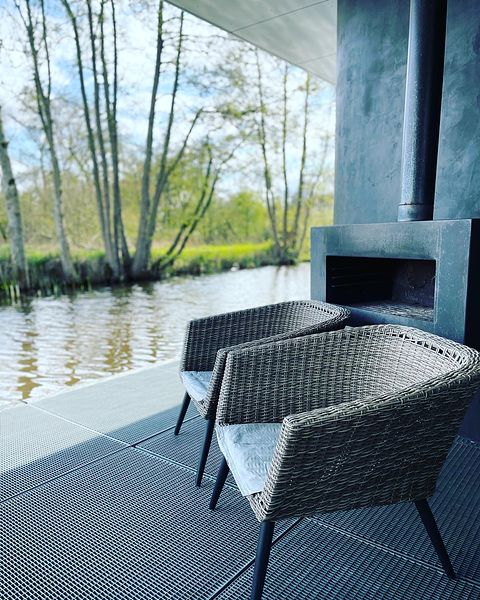 Belle péniche au design contemporain - 3
