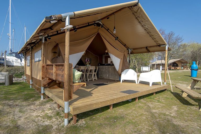 Safari lodge for 5 persons at the waterfront - 1