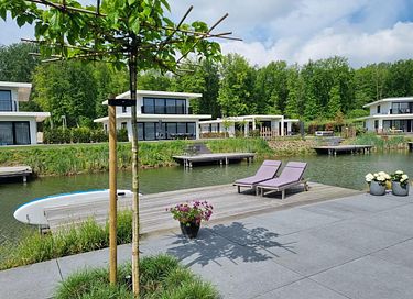 Unique 8-person villa on the waterfront - 28