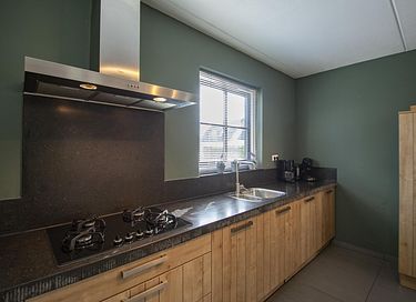 Attractive vacation home with whirlpool - 11