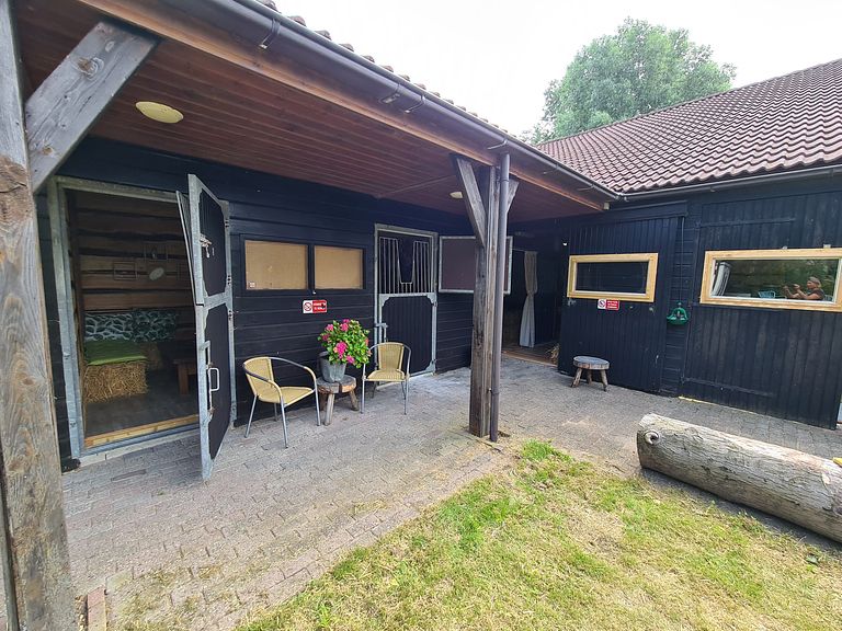 Slapen in een oude paardenstal incl. sauna - 1