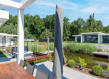 Sfeervolle villa met jacuzzi aan het water - 28