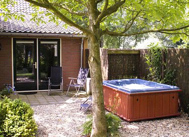 Gartenzimmer mit Outdoor-Salzwasserjacuzzi - 10