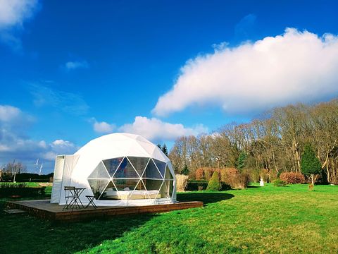 Glamping tent with bathroom and kitchen near forest - 2
