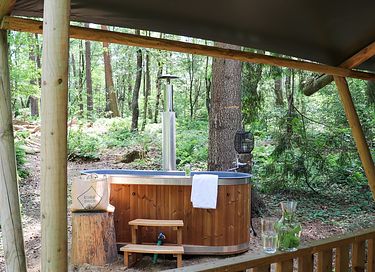 Luxe glampingtent in het bos met buitenbad - 6