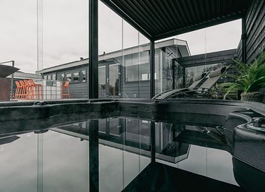 Tiny House by the water with private jacuzzi - 3