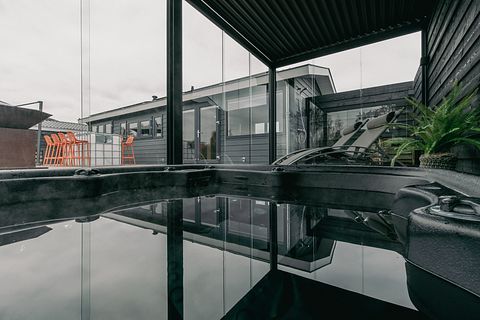 Tiny House by the water with private jacuzzi - 3