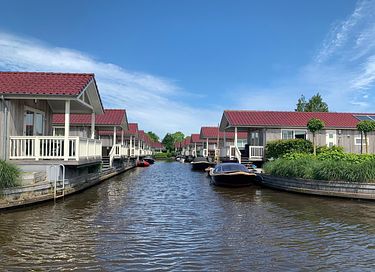 4-person chalet with private jetty - 15