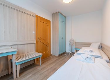 Chambre de luxe à 4 personnes dans un parc près d'un lac - 9