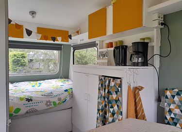 Belle caravane rétro en Frise - 7