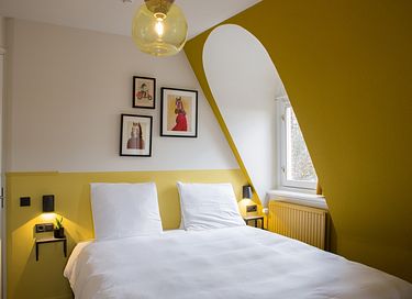 Romantic tower room in monumental building - 7