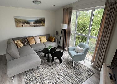 Tiny House met terras bij een mooi strand - 6