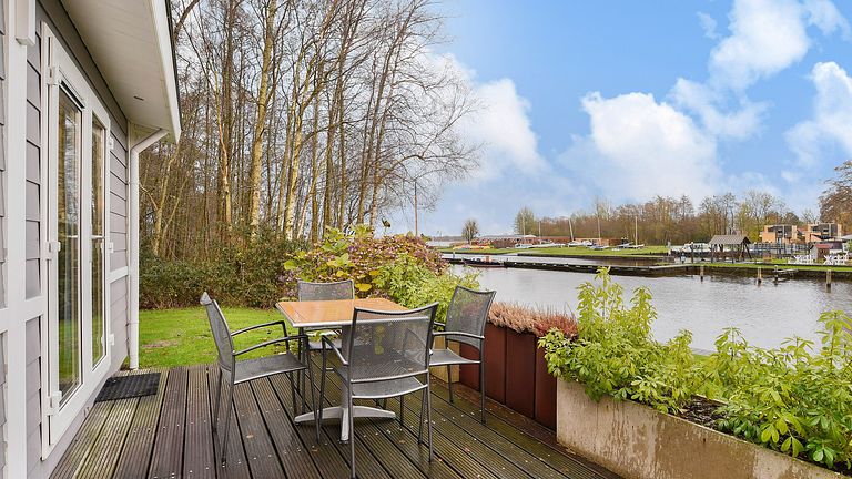 Chalet mit Steg am See in Drenthe - 1