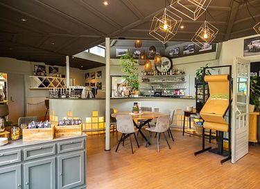 6-persoons design huis op een gezellig park - 16