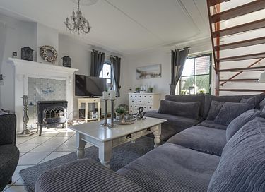 Child-friendly holiday home by the playground - 6