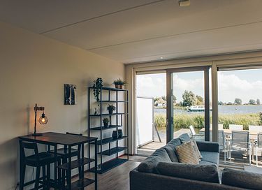 Rietgedekte villa met uitzicht over het meer - 6