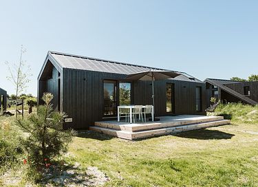 Modern holiday home (4p) by the sea