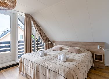 Spacious 10-person wellness villa on Texel - 20