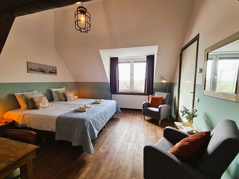 Chambre confortable avec salle de bain privée et vue - 3