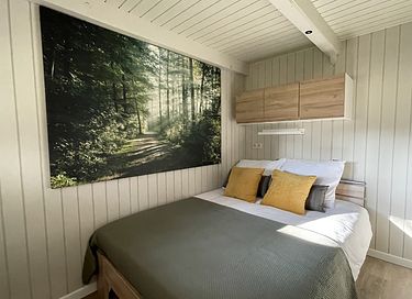 Unique chalet with hot tub on a river - 11