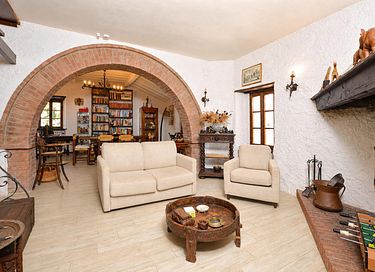 Maison-tour du XIVe siècle dans un cadre verdoyant - 17