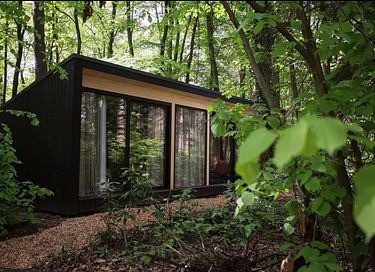 Unique hotel lodges in the middle of nature