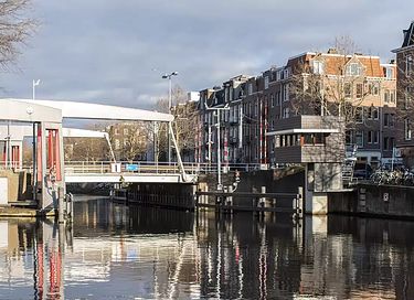 Unique cabin over the water in Amsterdam - 7