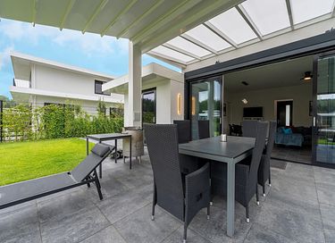 Waterfront villa with private jetty - 3